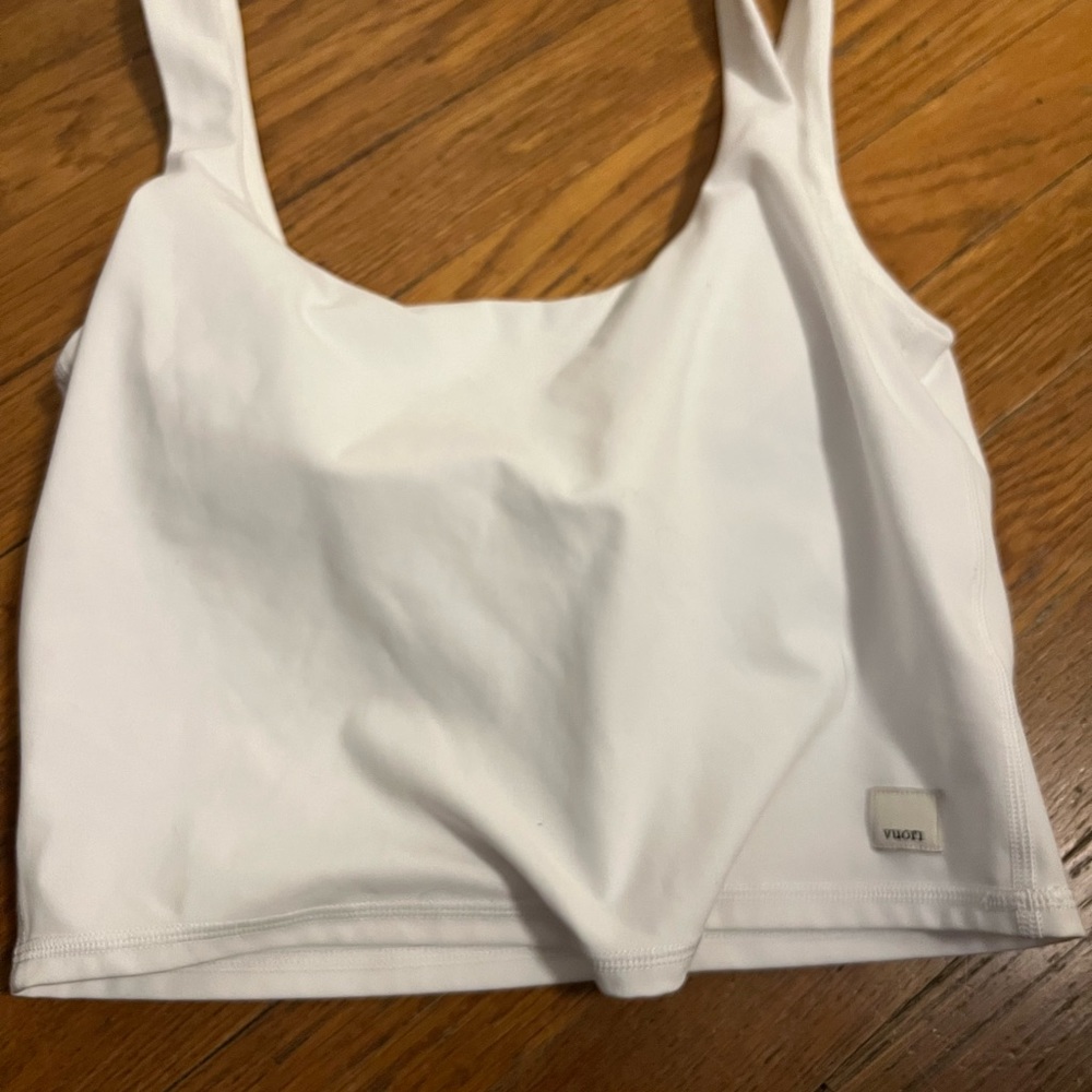Brand new Vuori workout top